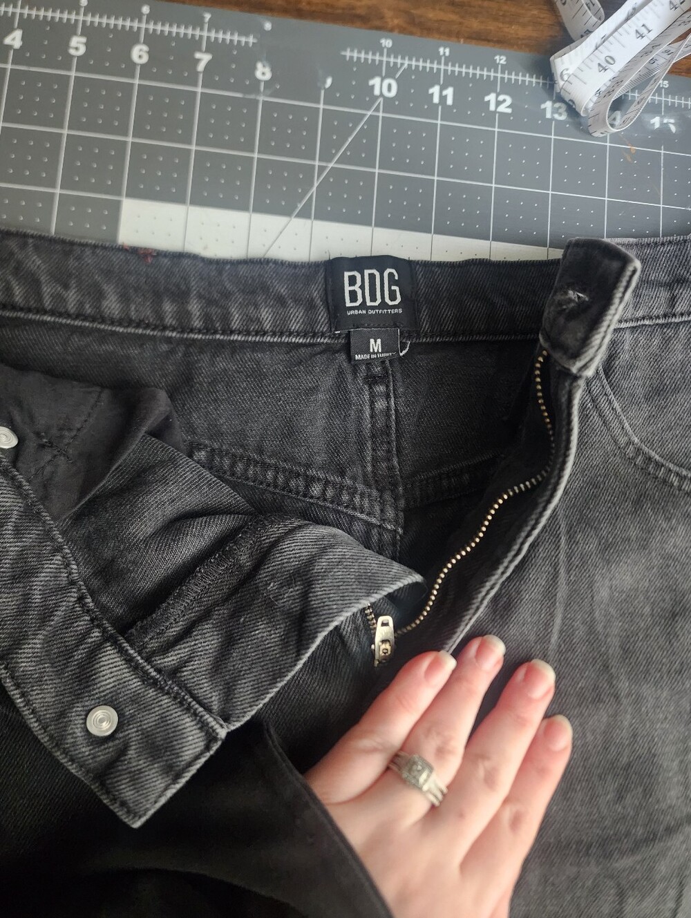 BDG Urban Outfitters High-rise Black Denim Distressed Mini Skirt Size Med - Picture 11 of 15